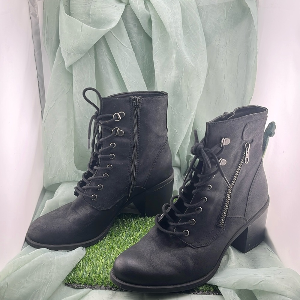 White Mountain Black Lace-Up Ankle Heeled Boots | 9M